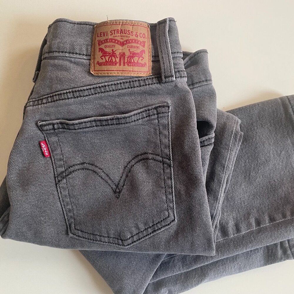 Levi's Women's Wedgie Straight Jeans, Gray, Size 6/28